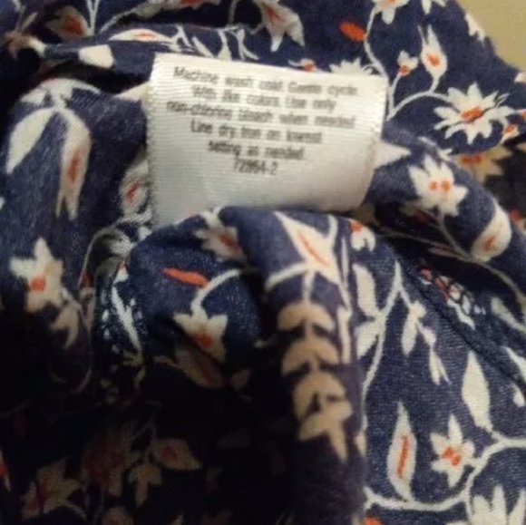 St Johns Bay Womens Blue T-Shirt Floral Long Sleeve Crew Neck Size L - Picture 5 of 7